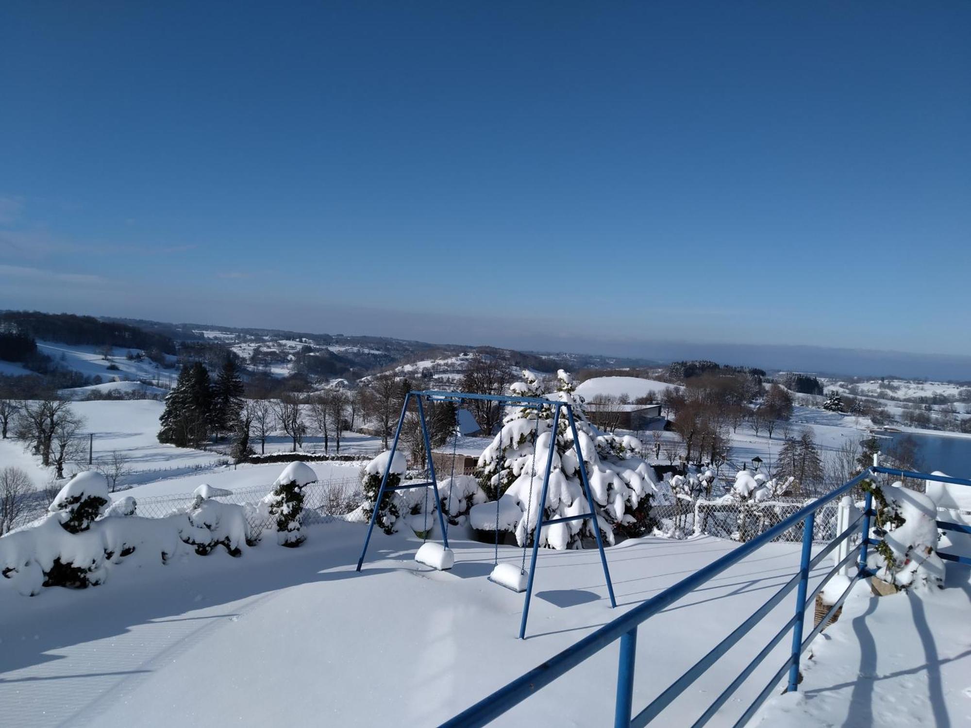Le Lac, La Neige,La Vue La Tour-dʼAuvergne 외부 사진
